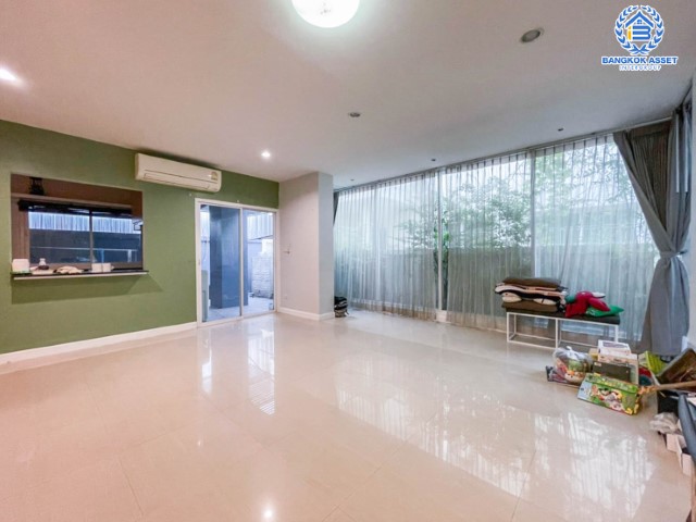 *****บ้านแฝดมือสอง ม.บ้านต้นไม้ ดอนเมือง-เทิดราชัน เนื้อที่ 40.6 ตร.ว. มาพร้อมฟังก์ชัน 3 ห้องนอน 3 ห้องน้ำ บ้านสวยพร้อมเข้าอยู่ ต่อเติมเต็มทั้งหลัง *แถมเครื่องปรับอากาศ 1 เครื่องและเครื่องปรับปรับอากาศ 1 เครื่อง บนทำเลเชื่อมต่อถนนหลายเส้นทาง และทางด่วน "ศรีสมาน"